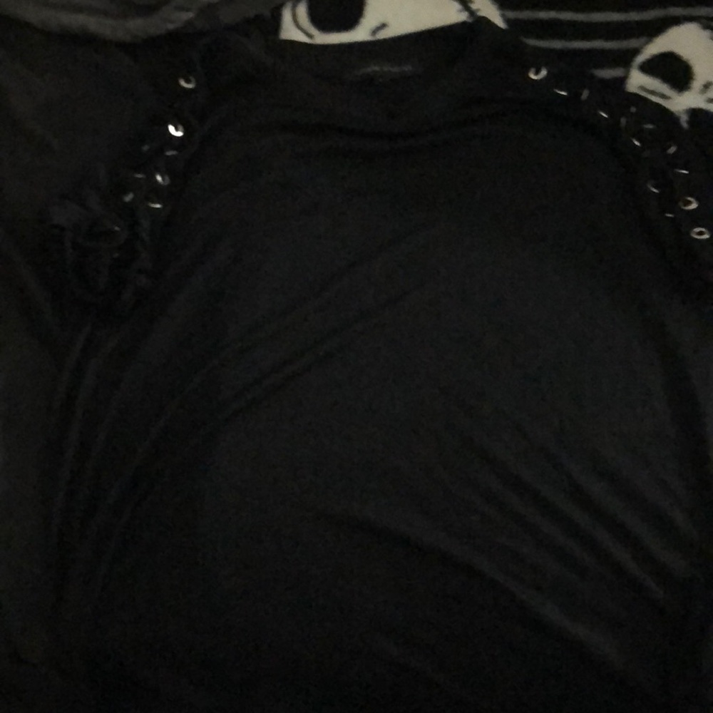 black blouse - Picture 2 of 5
